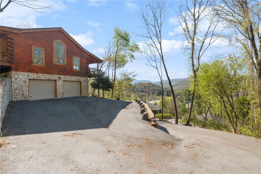Image number 19 for the current listing