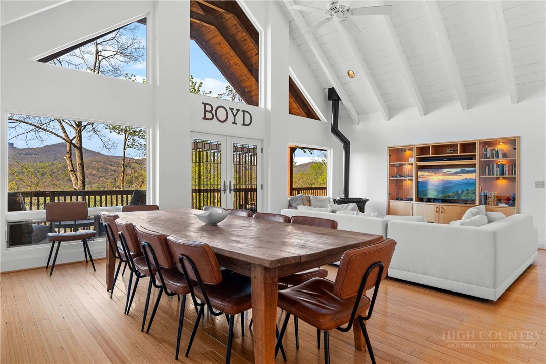 Image number 1 for the current listing