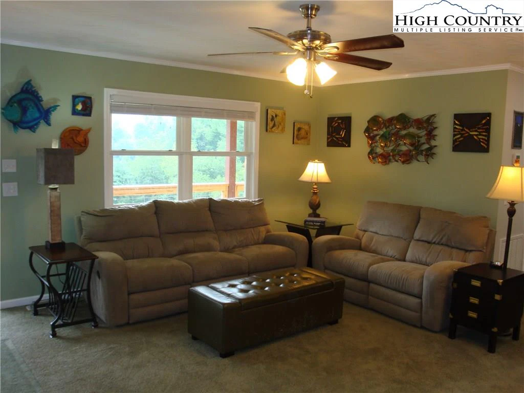 Image number 13 for the current listing