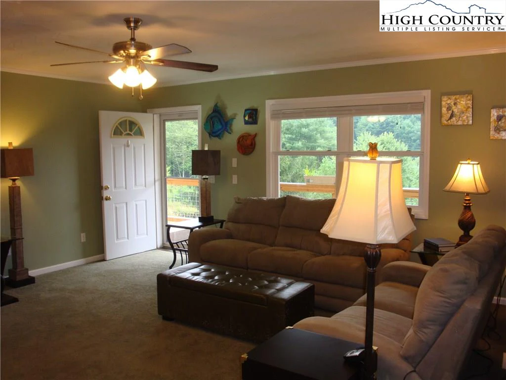 Image number 3 for the current listing