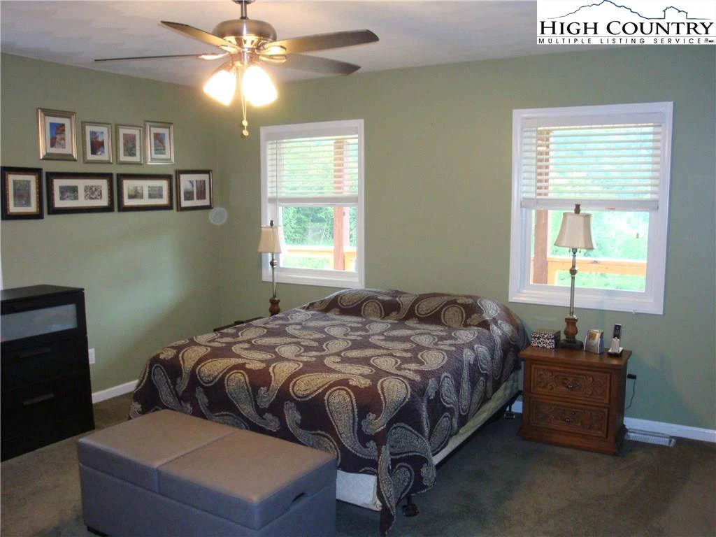 Image number 4 for the current listing