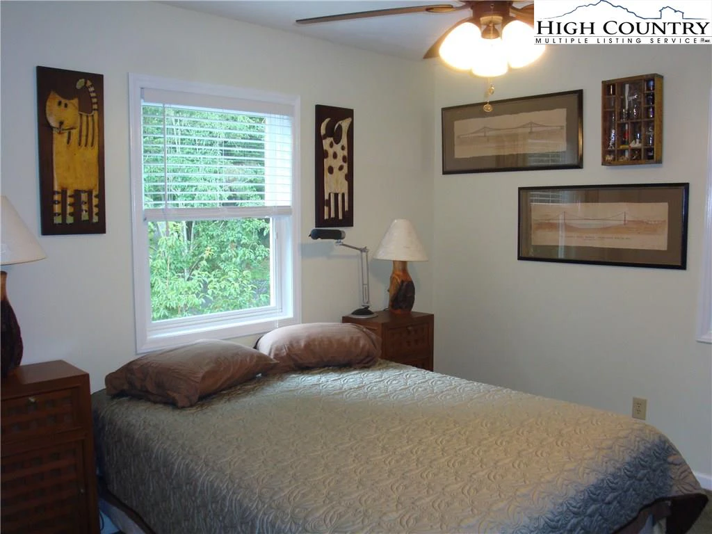 Image number 10 for the current listing