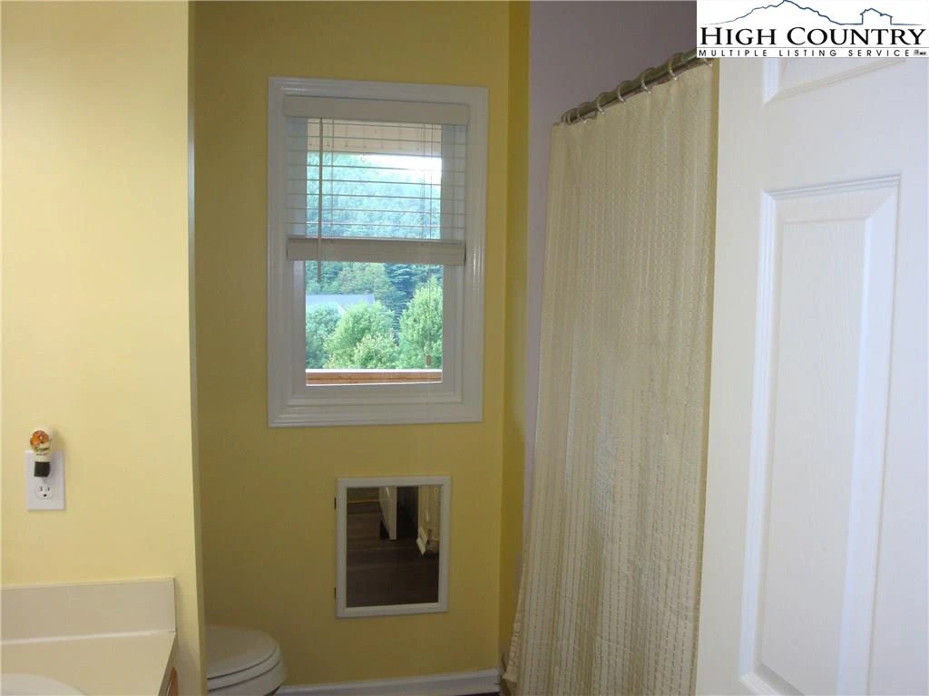 Image number 2 for the current listing