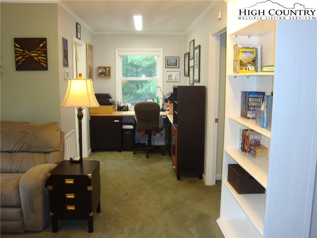 Image number 14 for the current listing
