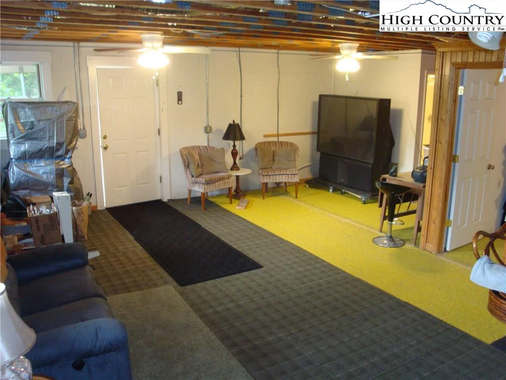 Image number 15 for the current listing