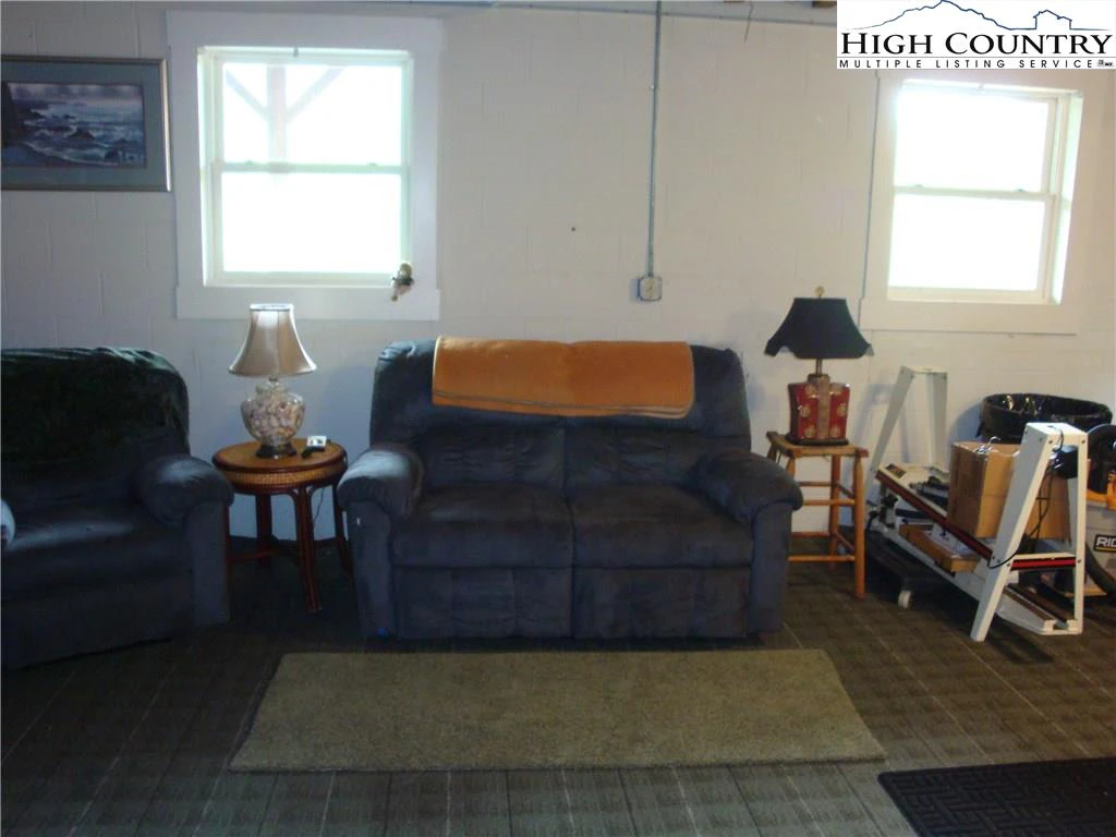 Image number 18 for the current listing