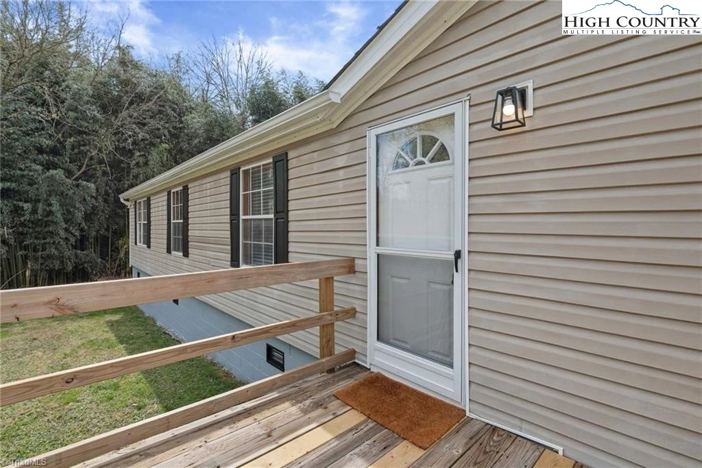 Image number 13 for the current listing