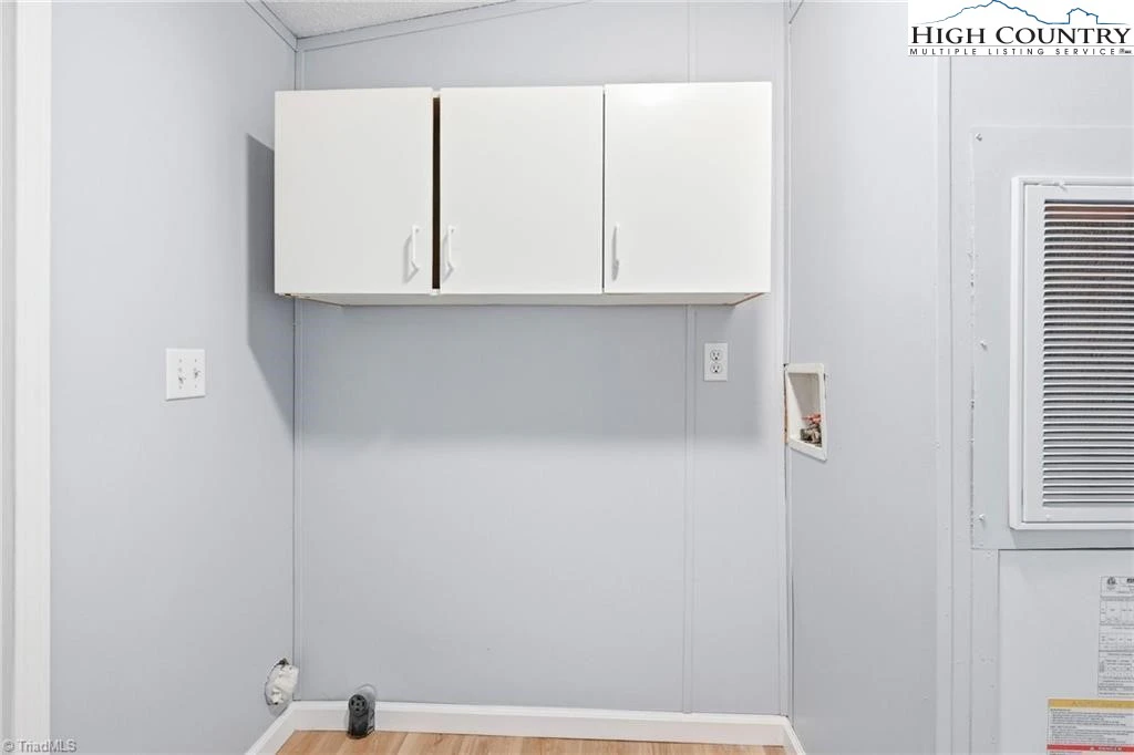 Image number 3 for the current listing