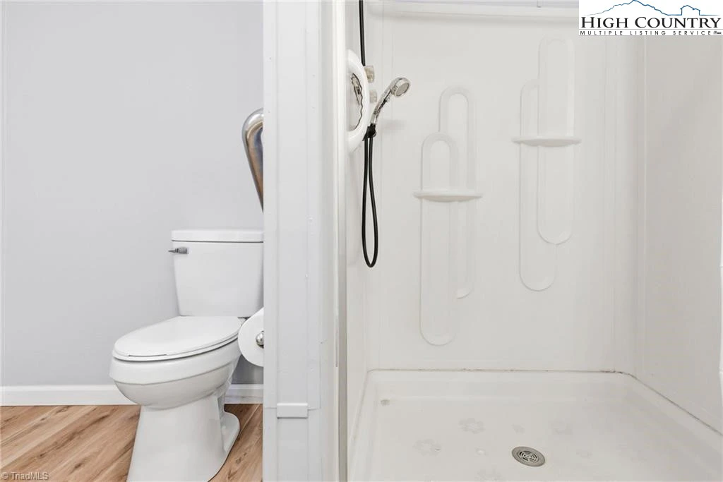 Image number 5 for the current listing