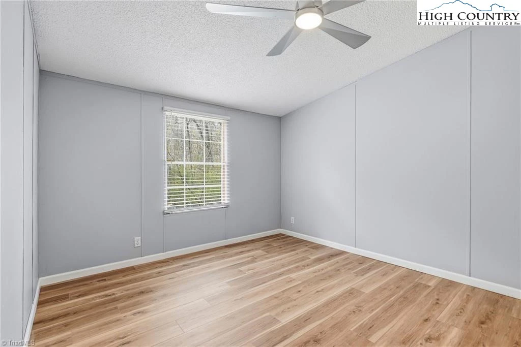 Image number 12 for the current listing
