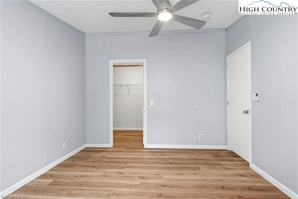 Image number 18 for the current listing