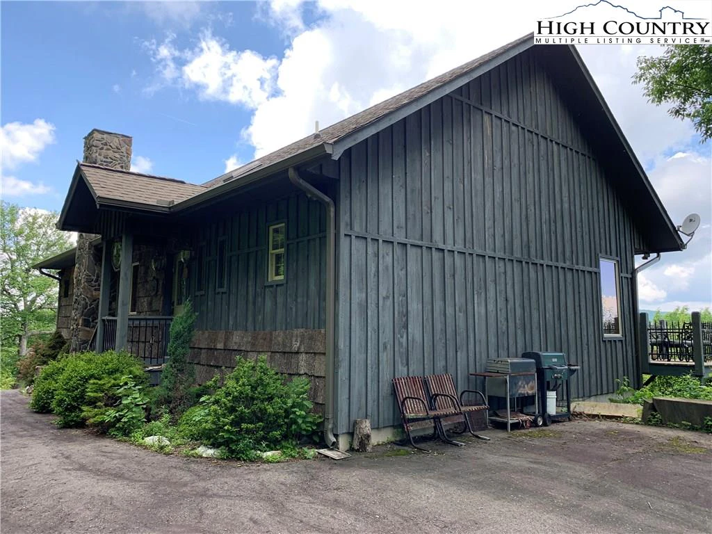 Image number 1 for the current listing