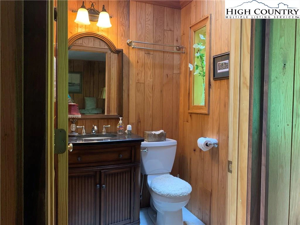 Image number 16 for the current listing