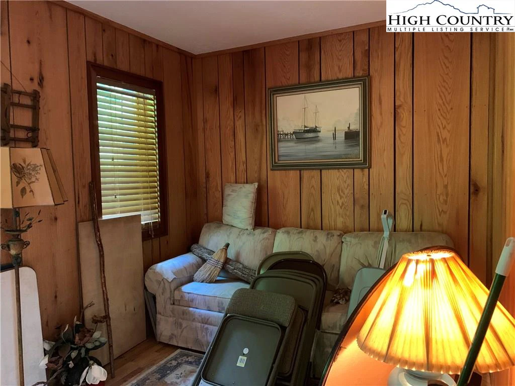 Image number 15 for the current listing