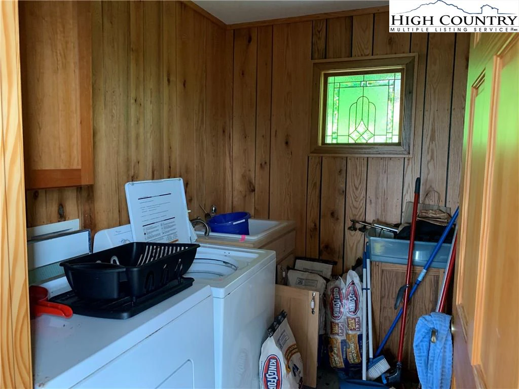Image number 12 for the current listing