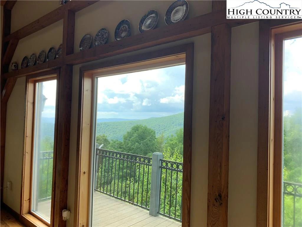 Image number 11 for the current listing
