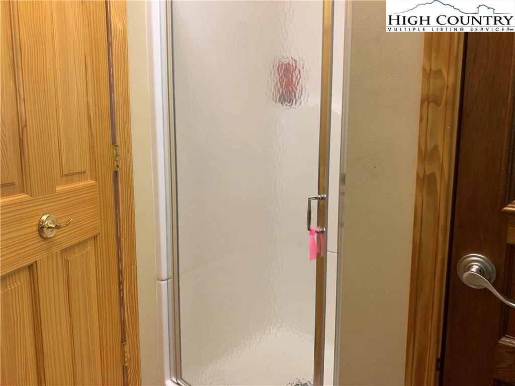 Image number 5 for the current listing