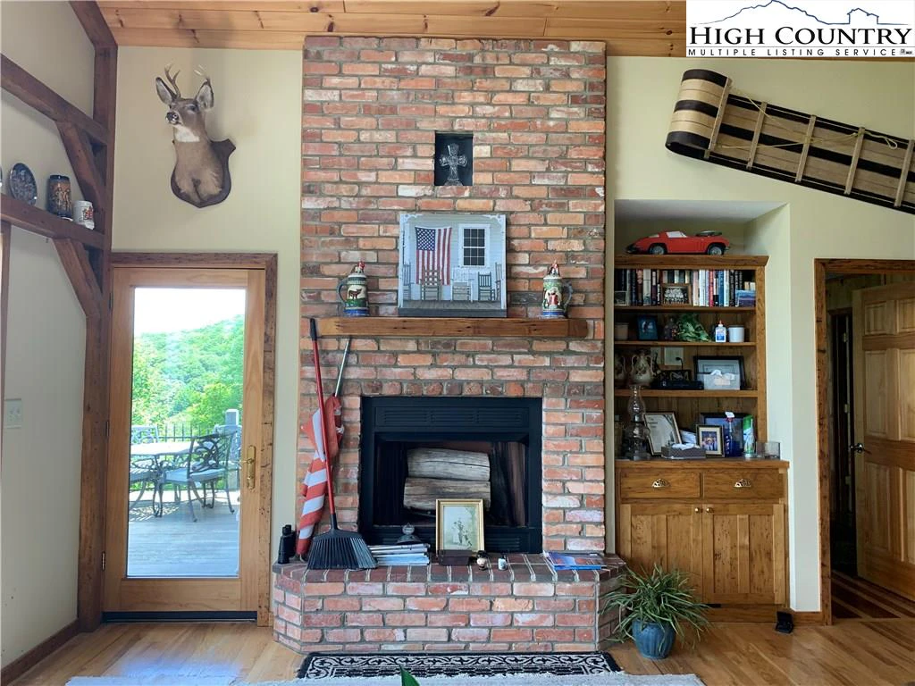 Image number 20 for the current listing