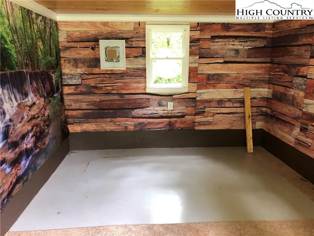 Image number 11 for the current listing