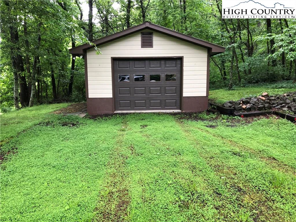 Image number 10 for the current listing