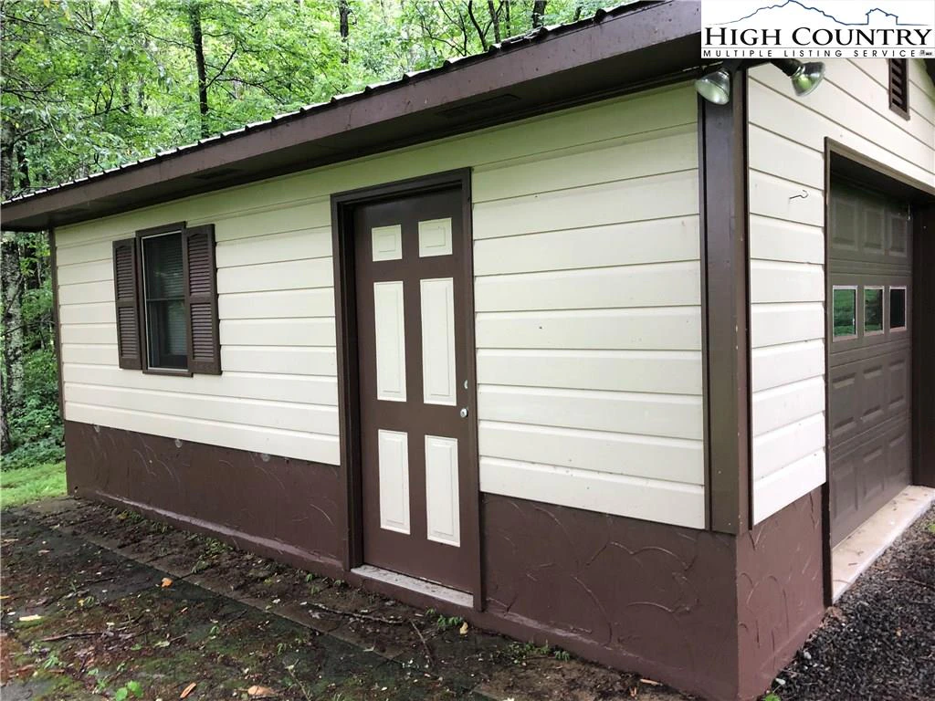 Image number 9 for the current listing