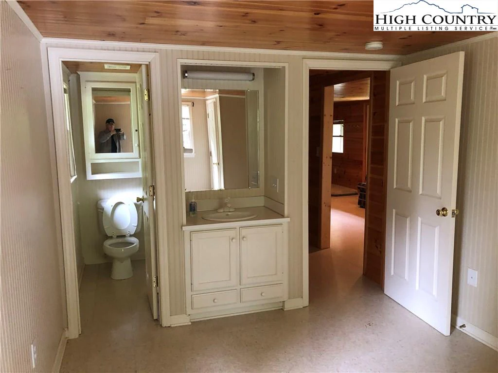 Image number 15 for the current listing