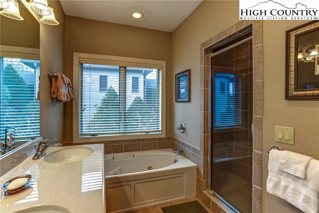 Image number 2 for the current listing