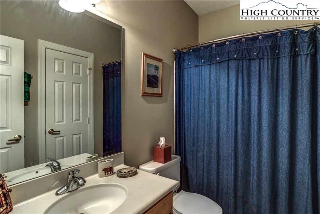 Image number 14 for the current listing