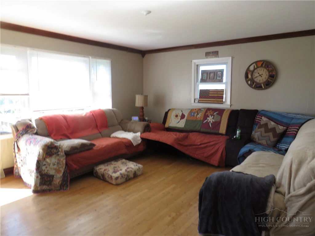 Image number 6 for the current listing