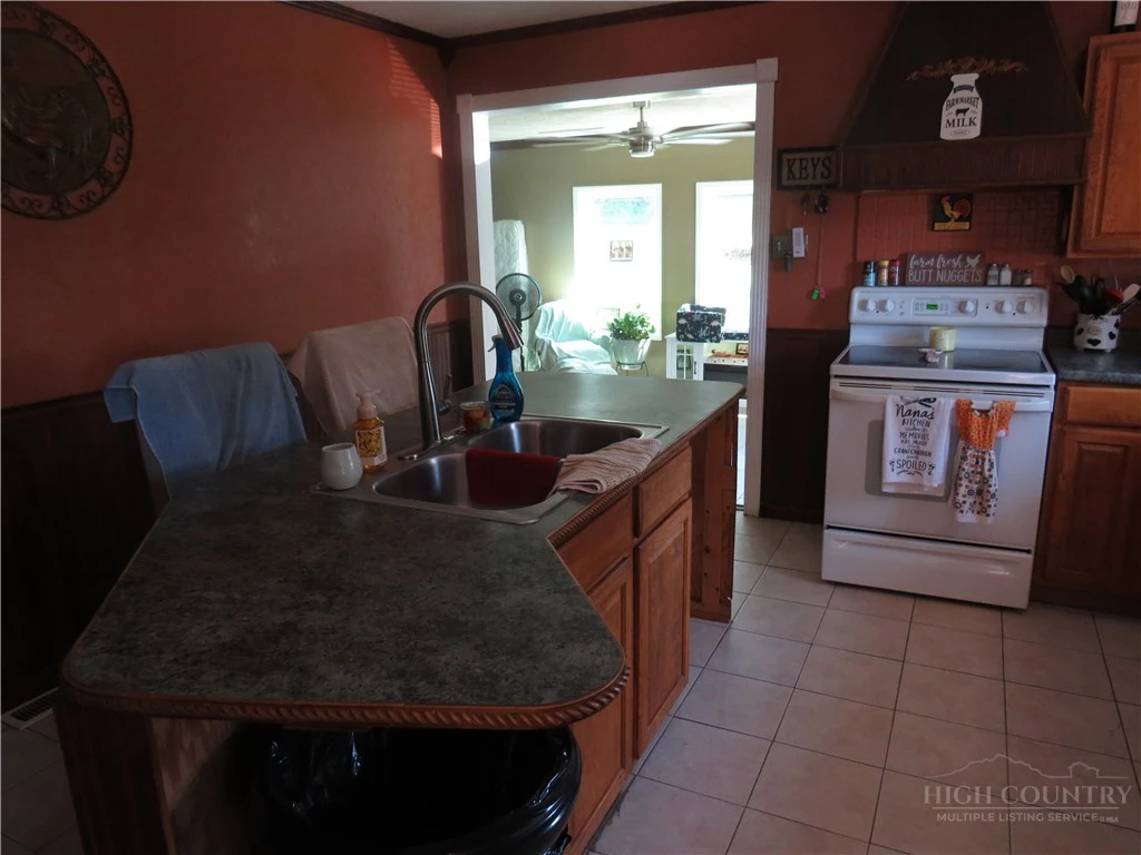 Image number 9 for the current listing
