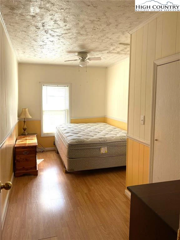 Image number 9 for the current listing