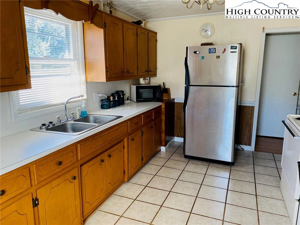 Image number 6 for the current listing