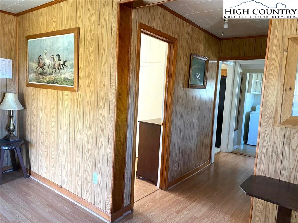 Image number 5 for the current listing