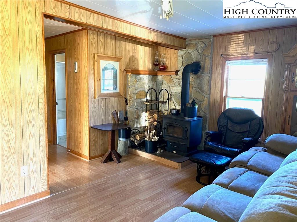 Image number 14 for the current listing