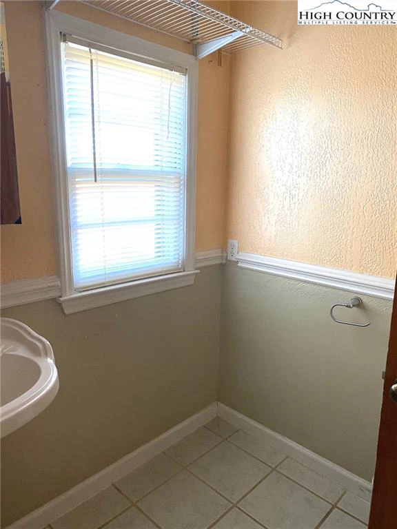 Image number 10 for the current listing