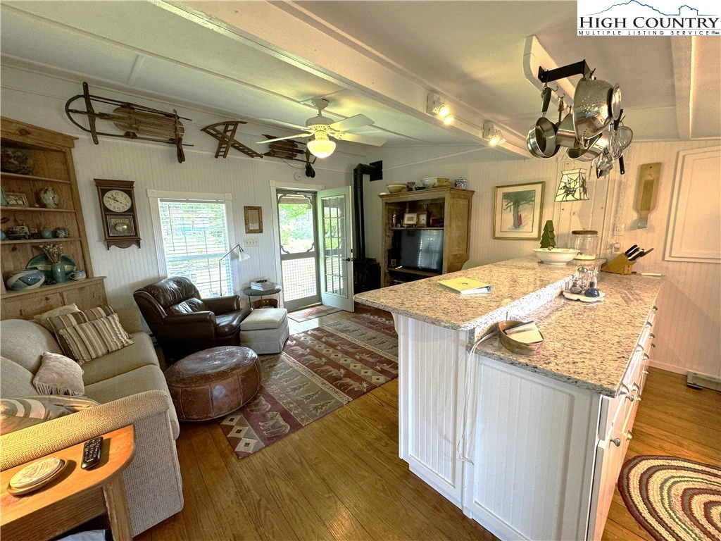 Image number 15 for the current listing