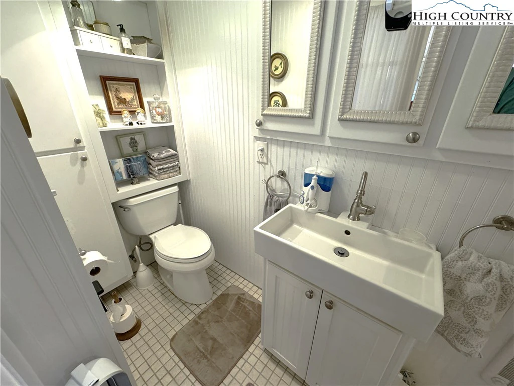 Image number 11 for the current listing