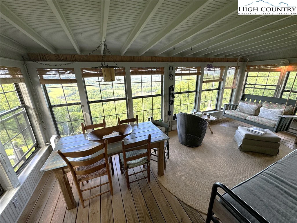 Image number 9 for the current listing