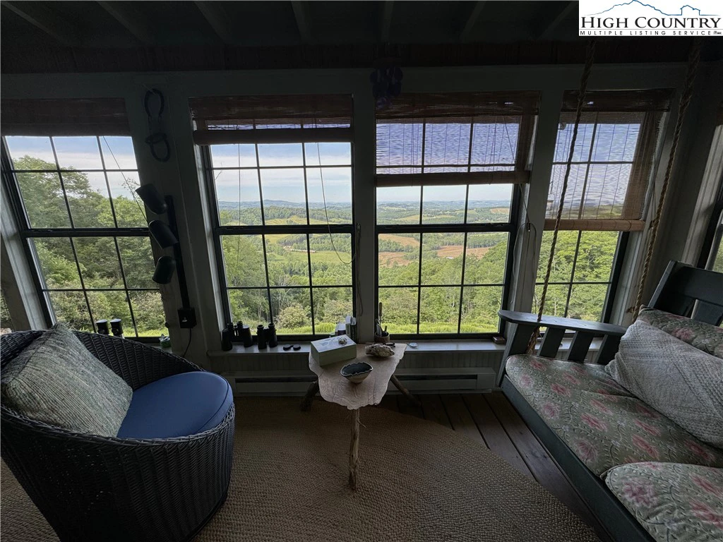 Image number 8 for the current listing