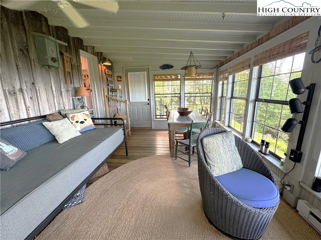 Image number 7 for the current listing