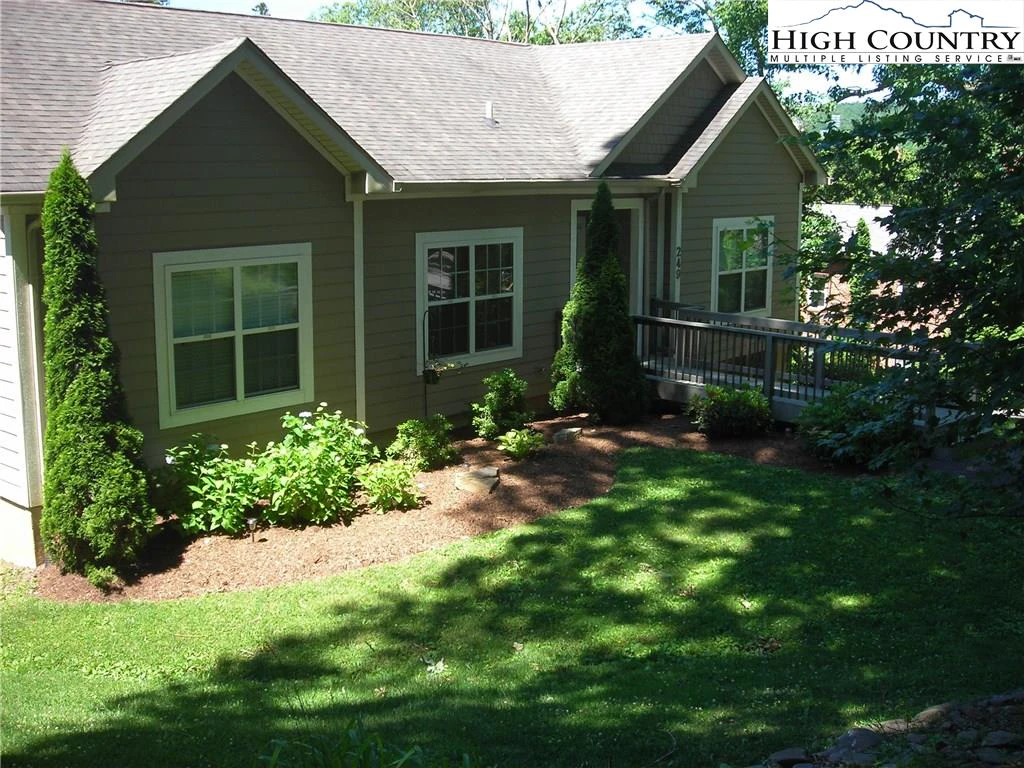 Image number 1 for the current listing