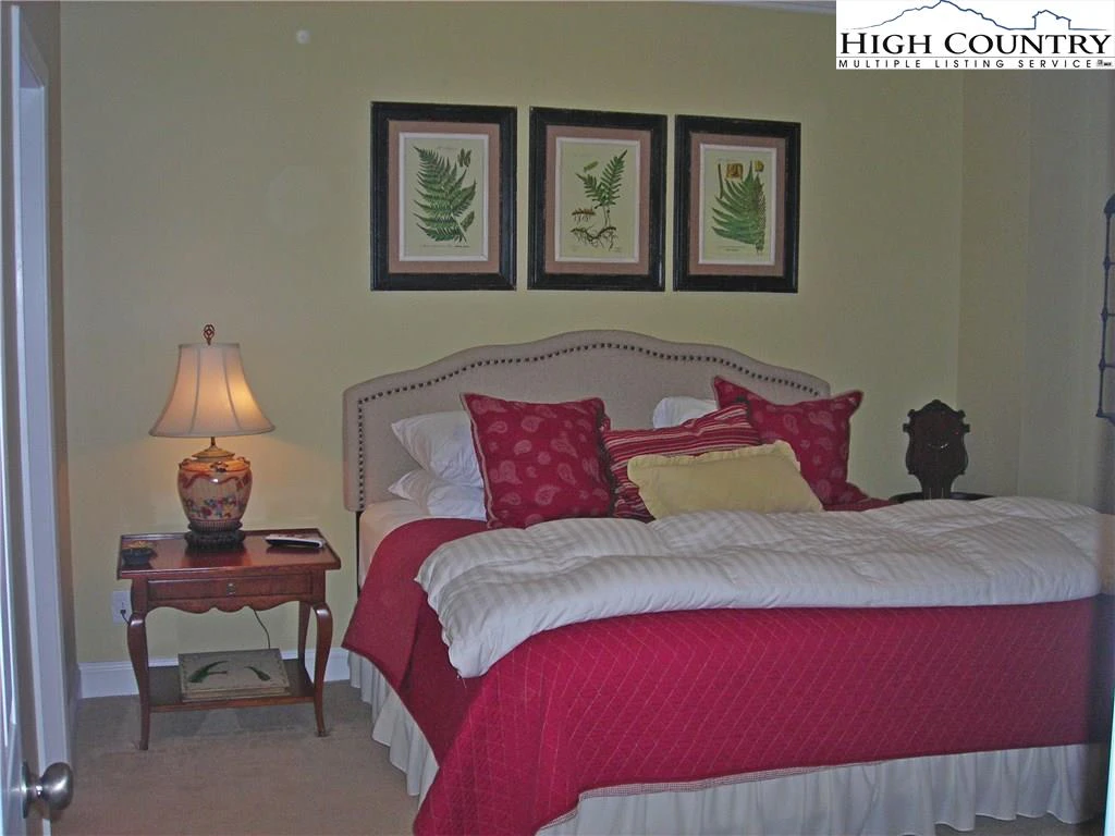 Image number 10 for the current listing