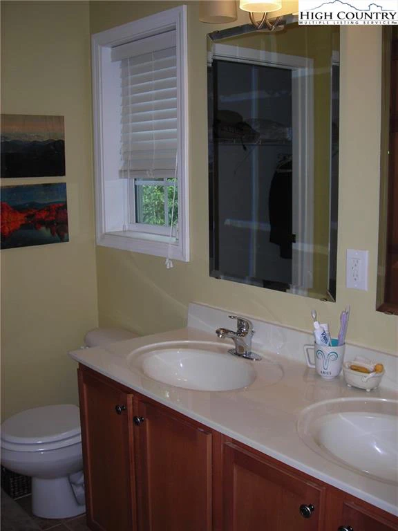 Image number 9 for the current listing