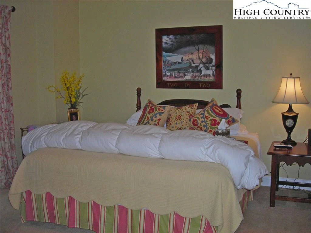 Image number 8 for the current listing