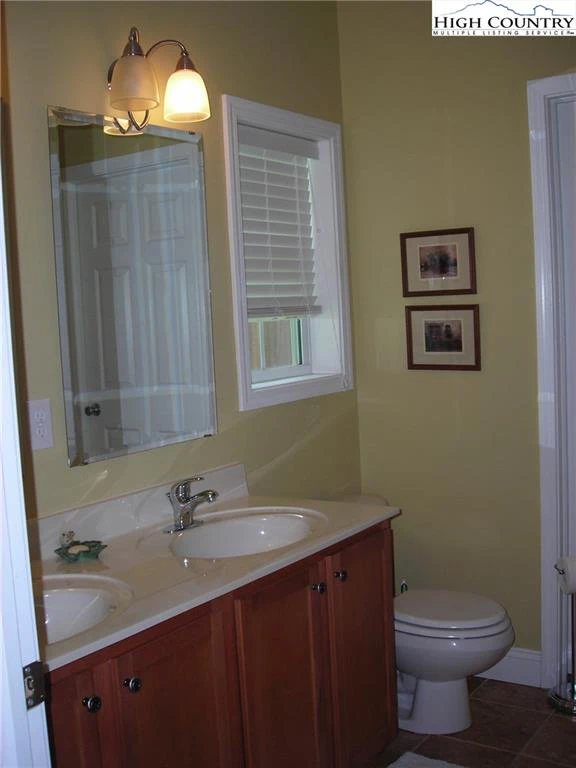 Image number 7 for the current listing