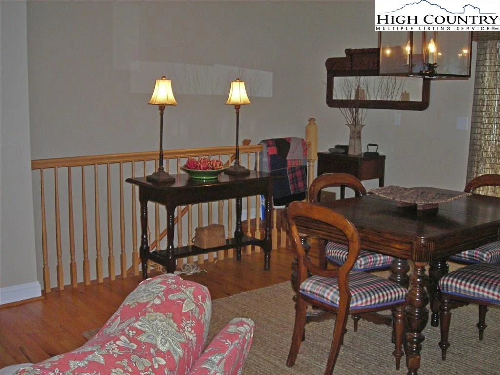 Image number 6 for the current listing