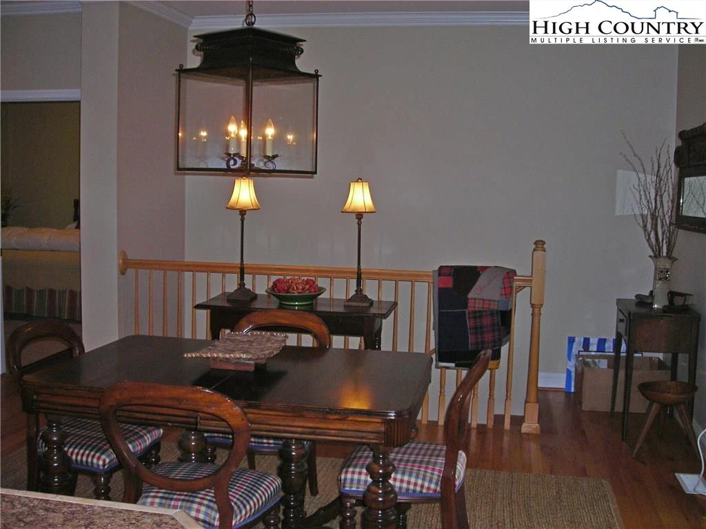 Image number 16 for the current listing