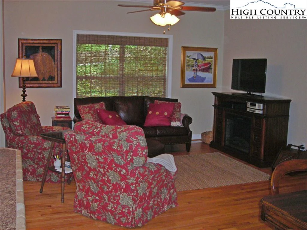 Image number 12 for the current listing