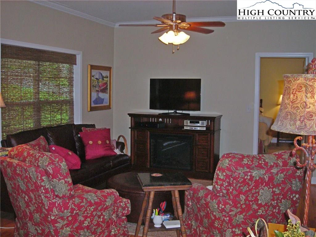 Image number 2 for the current listing