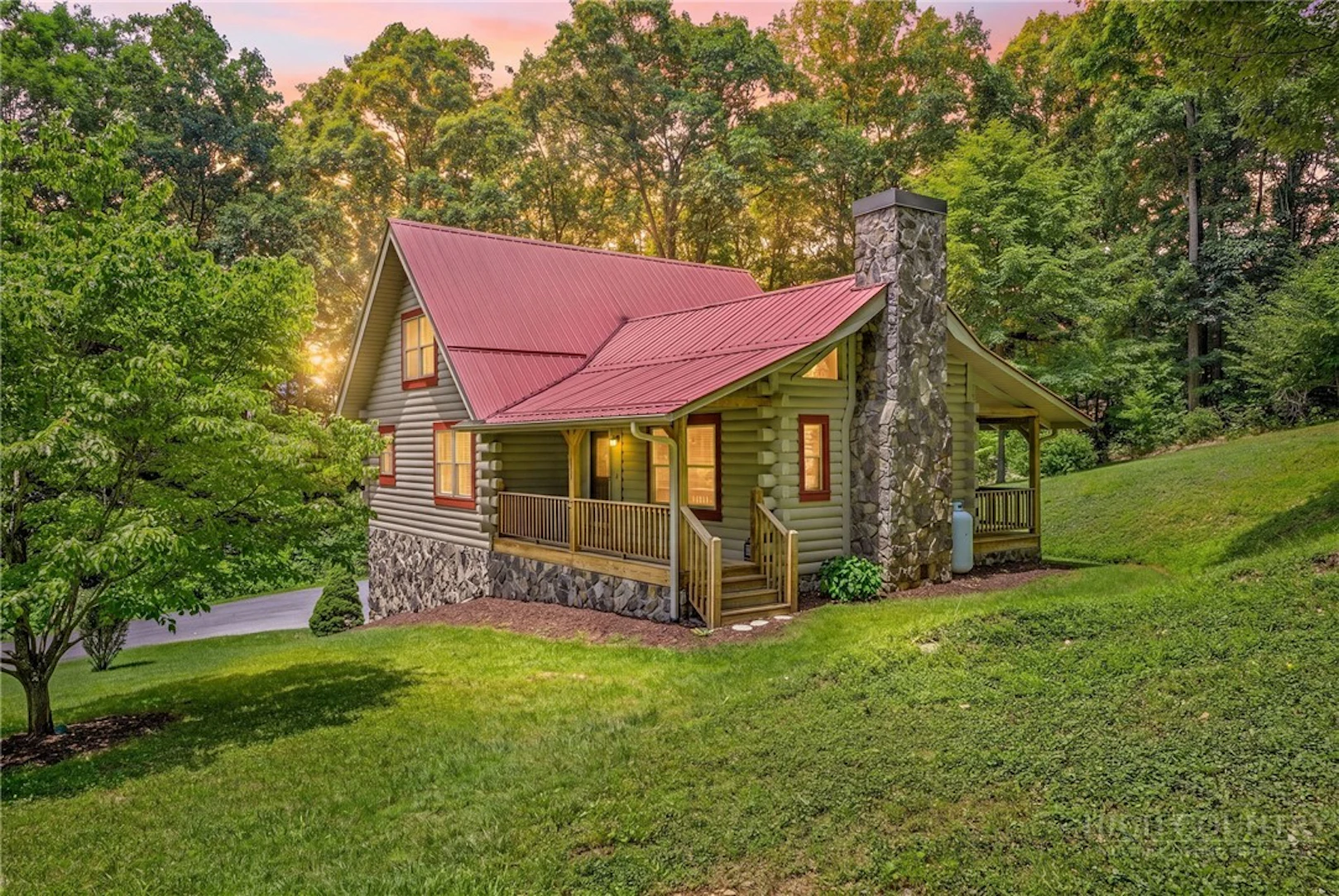 Image number 1 for the current listing